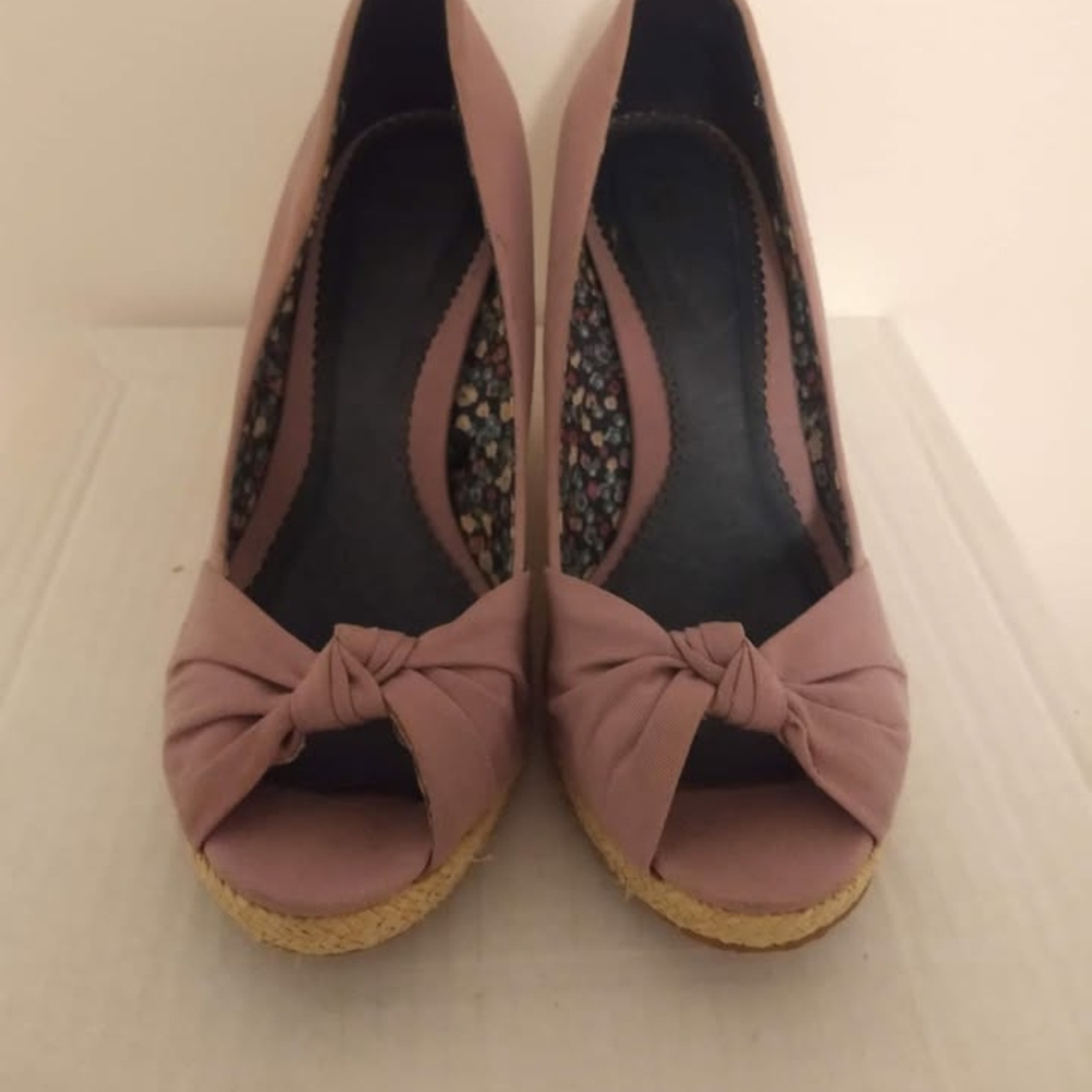 Chic Mauve Zara Peep-Toe Wedges